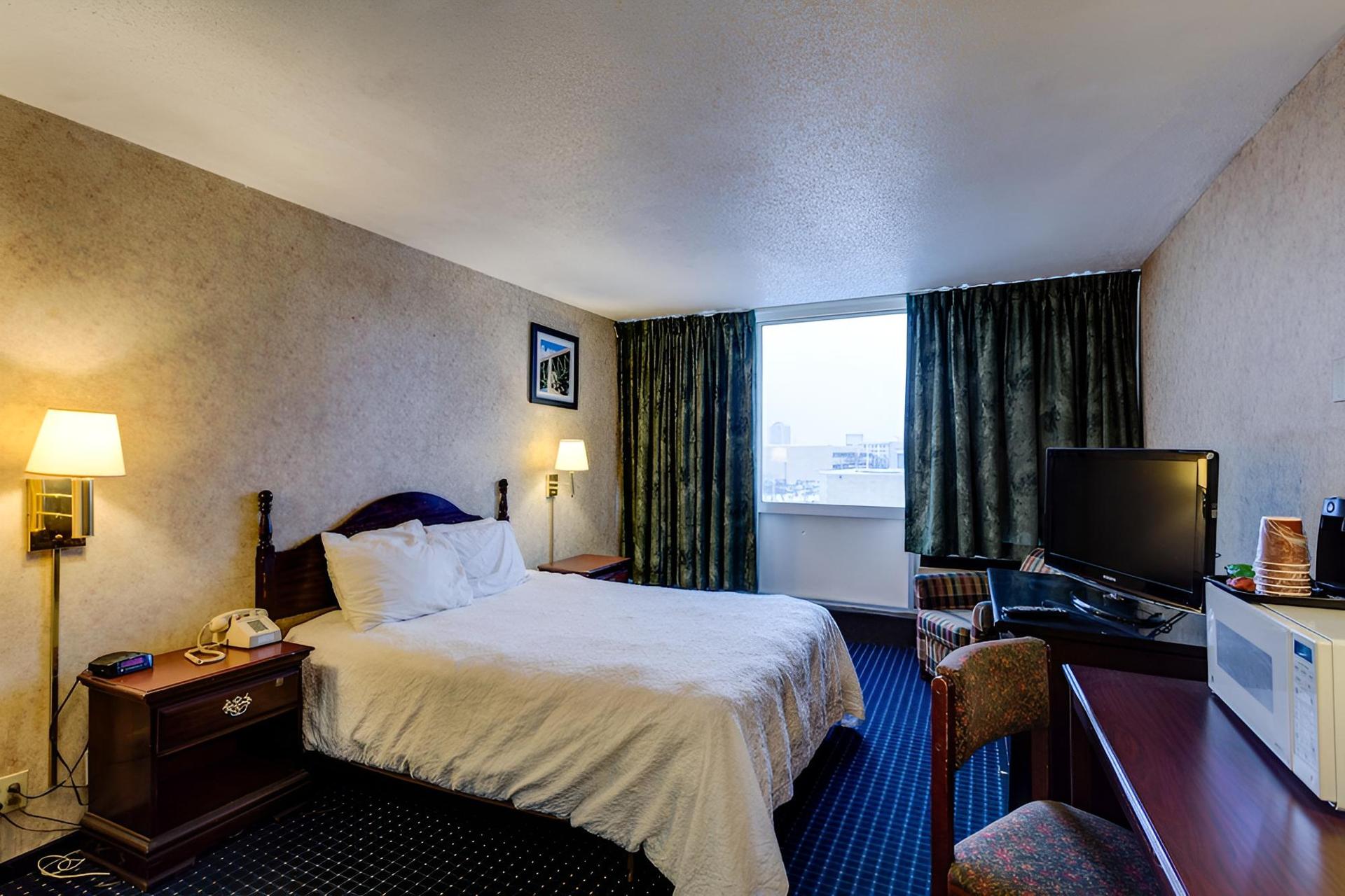 University Hotel & Suites photo 28