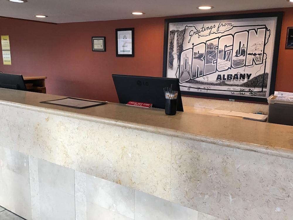 Super 8 by Wyndham Albany photo 18
