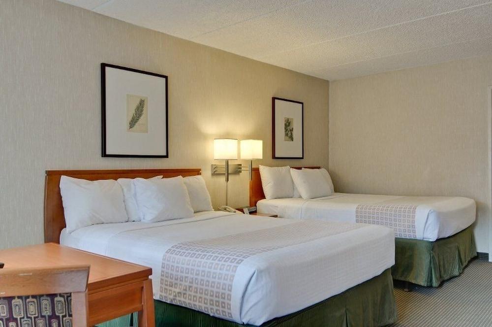 Vagabond Inn Executive Old Town photo 13