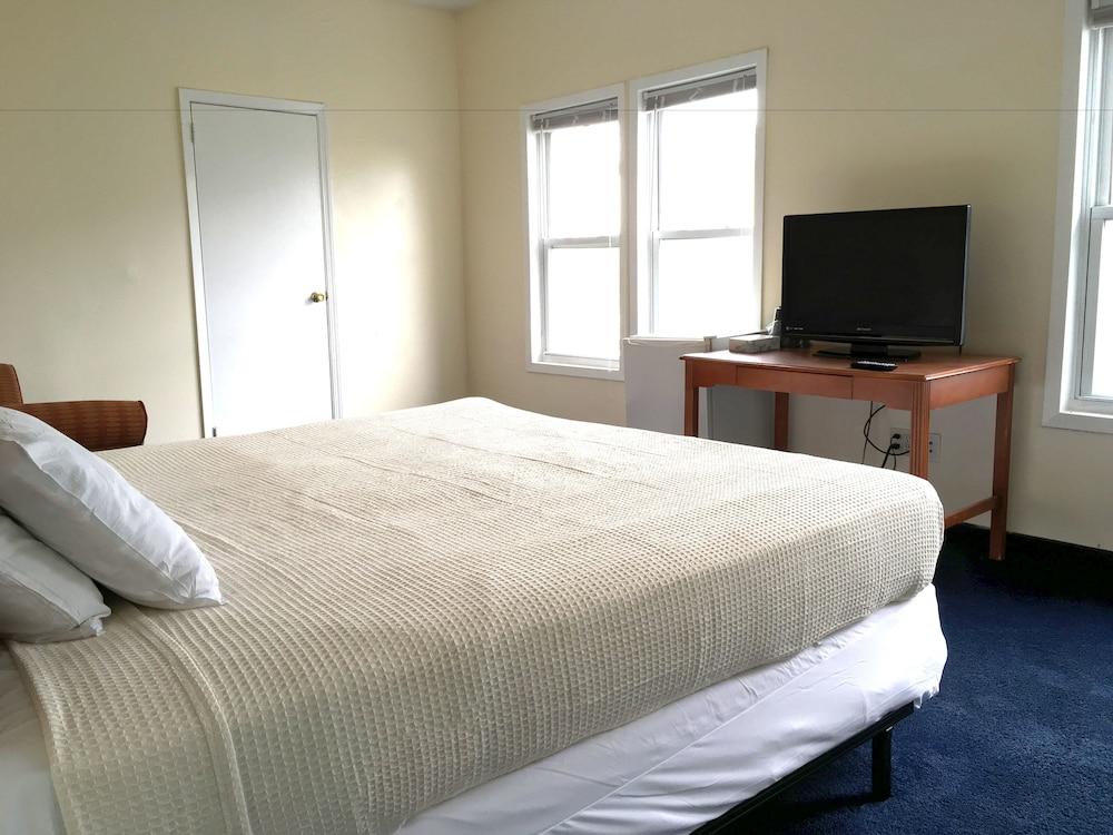Belmar Inn photo 22