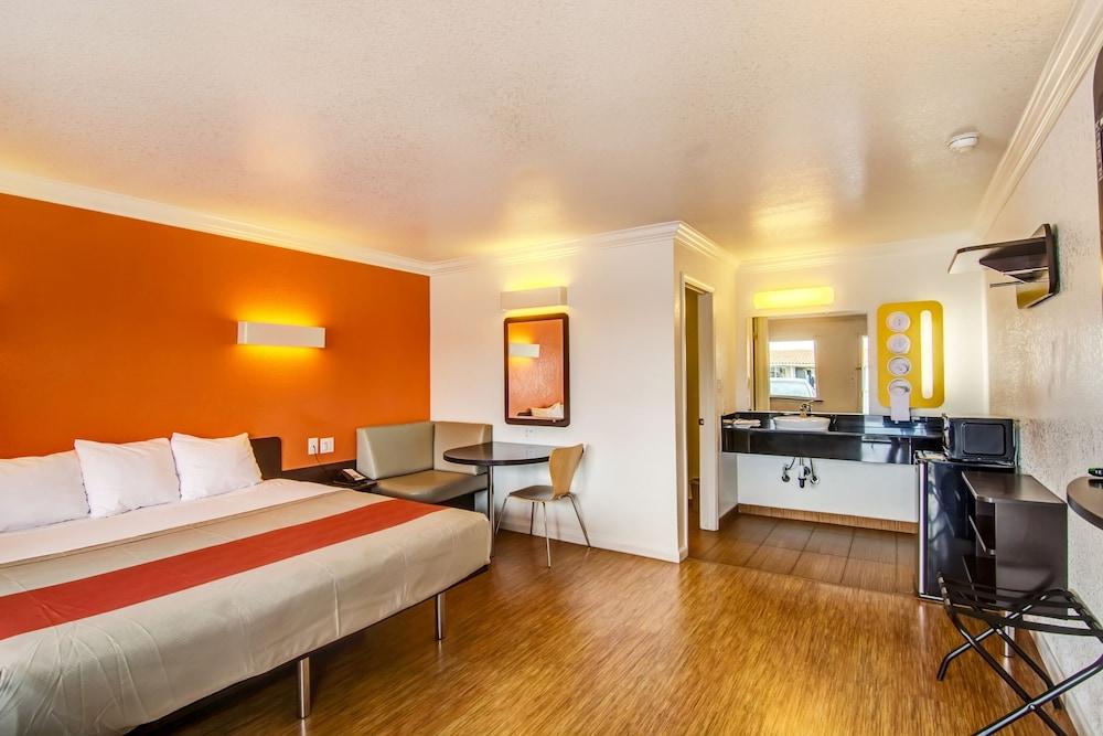 Motel 6 Manteca, CA photo 8