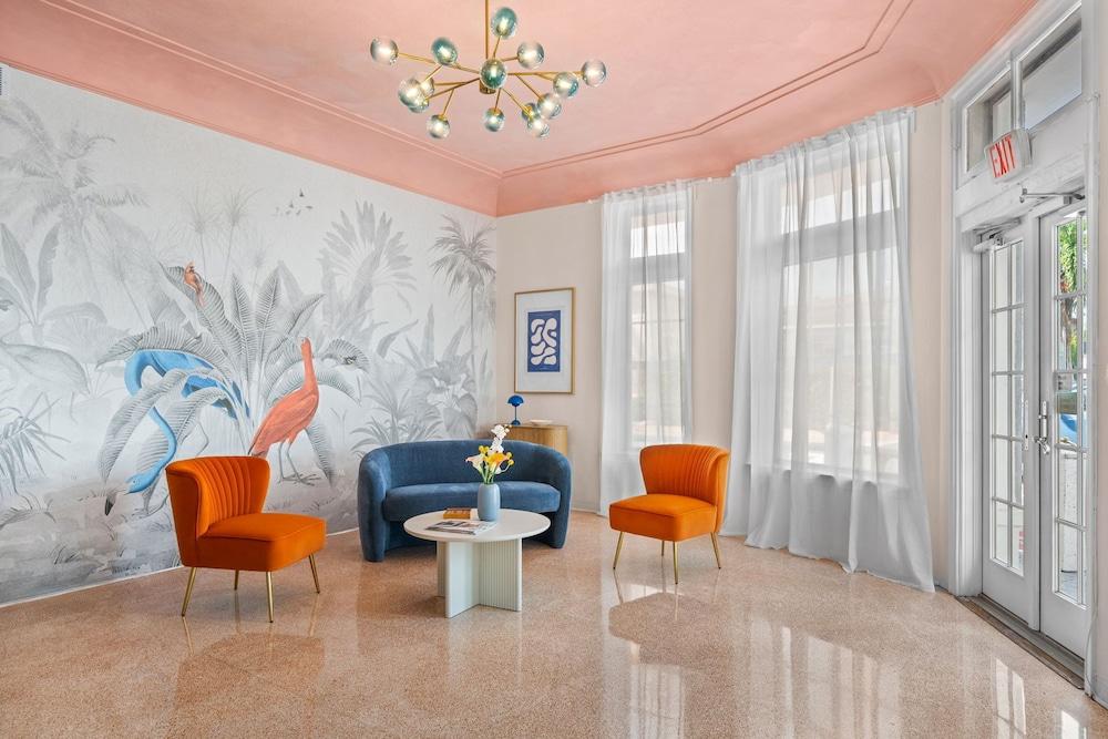 Blue Flamingo Suites photo 12