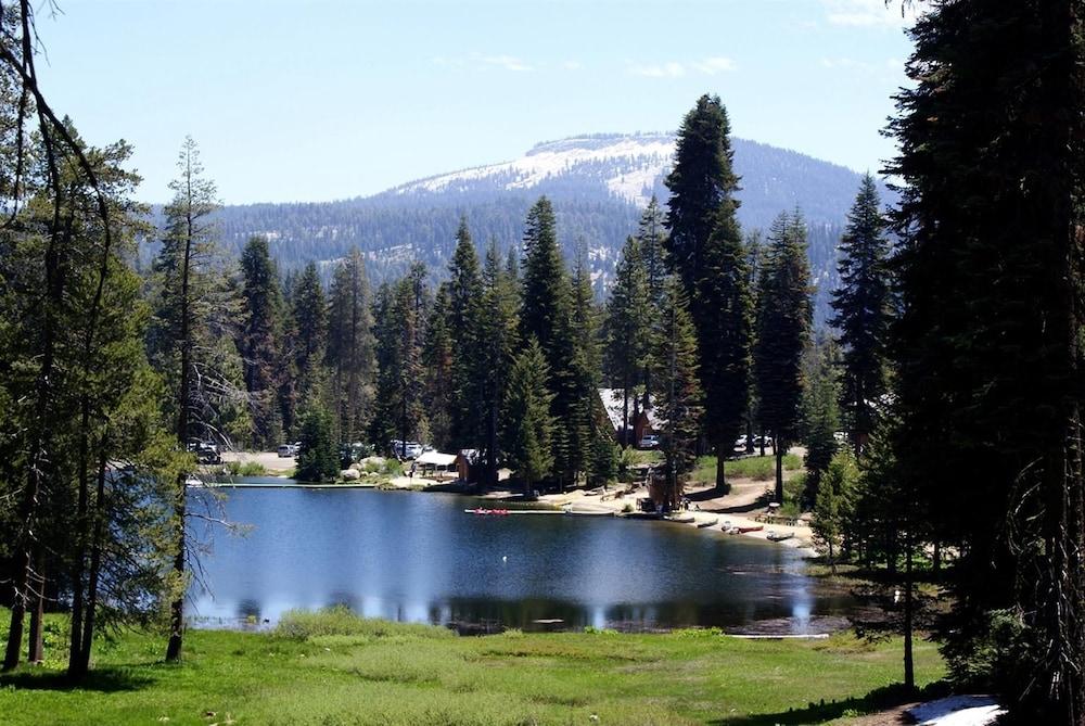 Montecito Sequoia Lodge photo 30