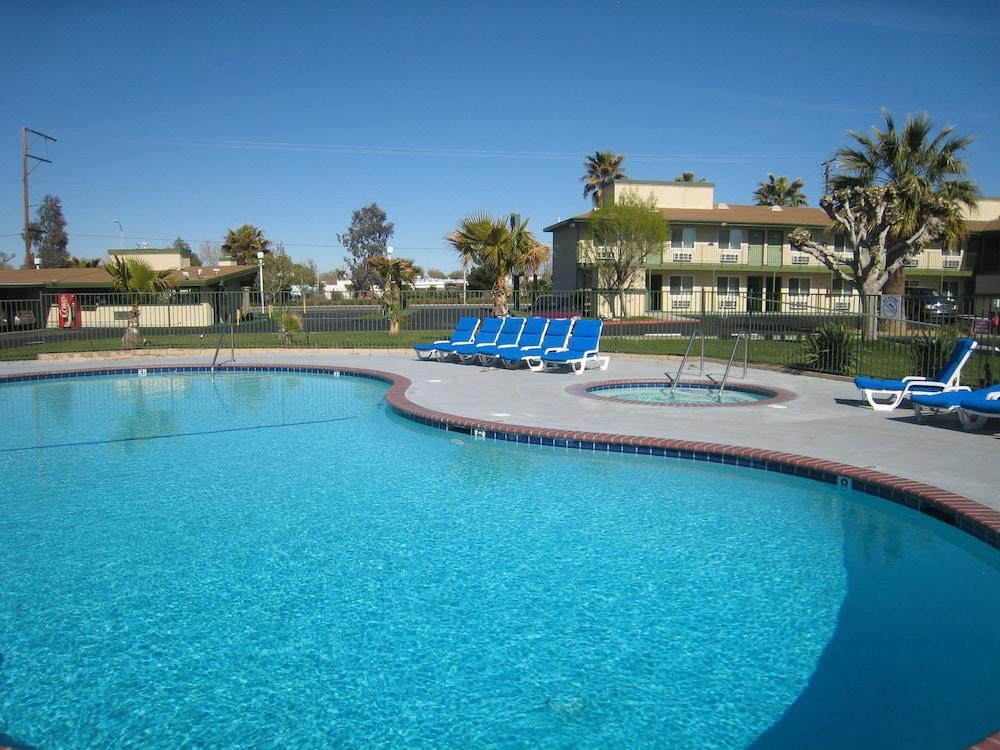Town House Motel photo 31