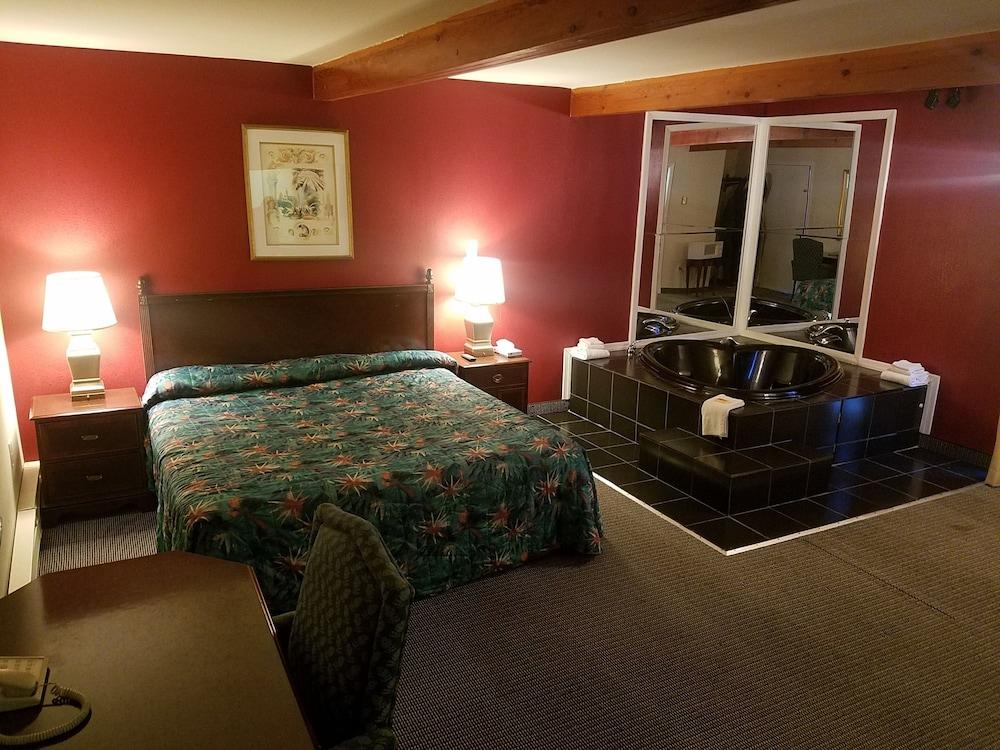 Maplehurst Motel photo 20