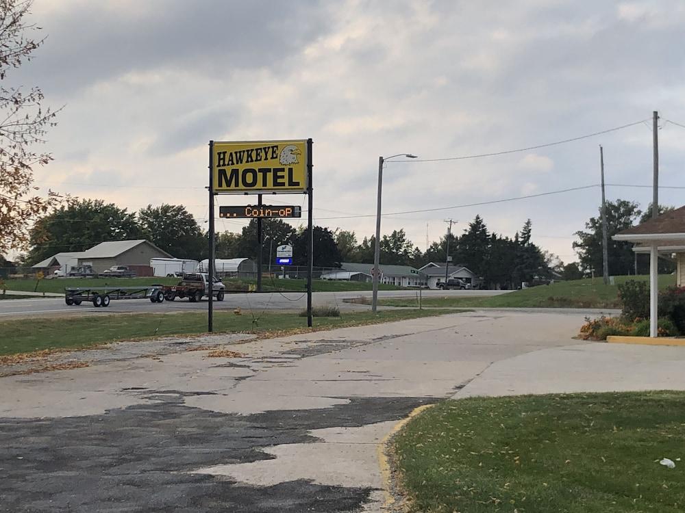 Hawkeye Motel photo 17