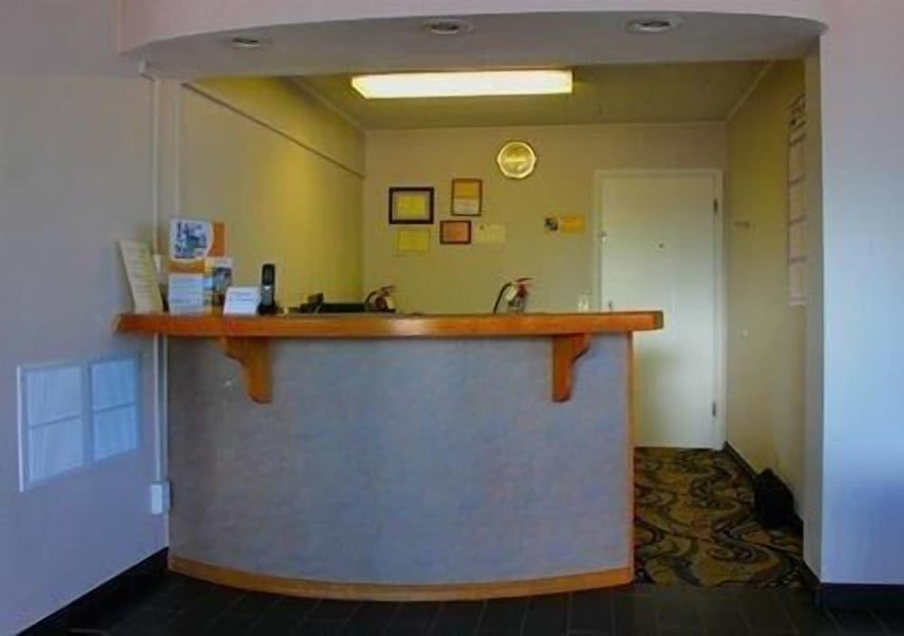 Rodeway Inn photo 2