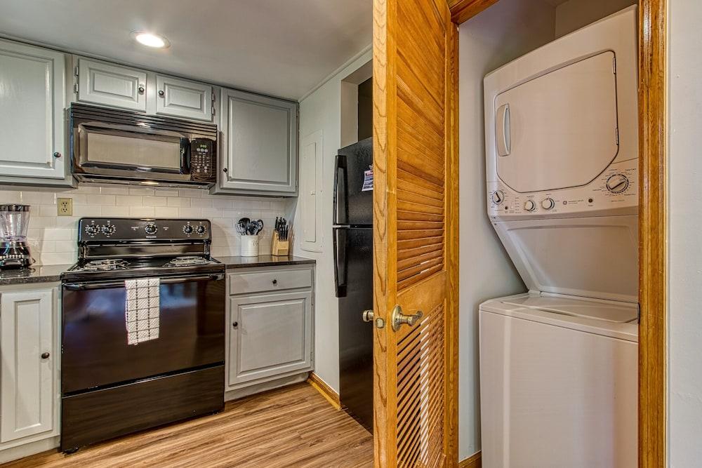 Pinecrest Townhomes-1K2Q- Renovated photo 8