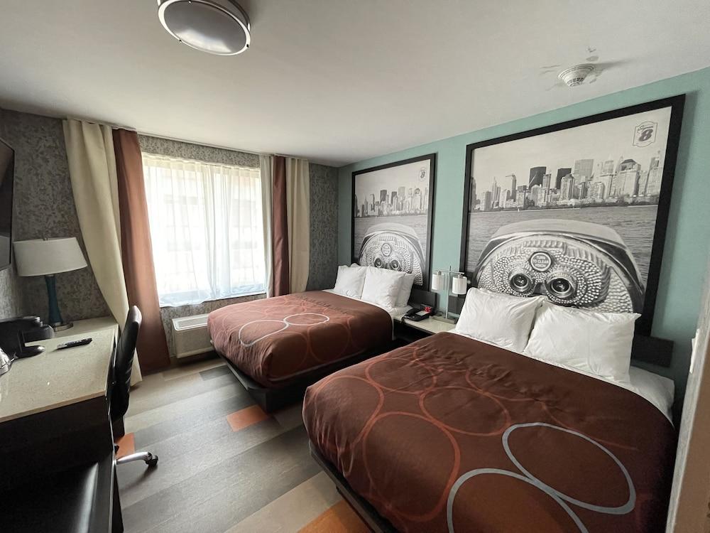 Super 8 by Wyndham Brooklyn Williamsburg photo 2
