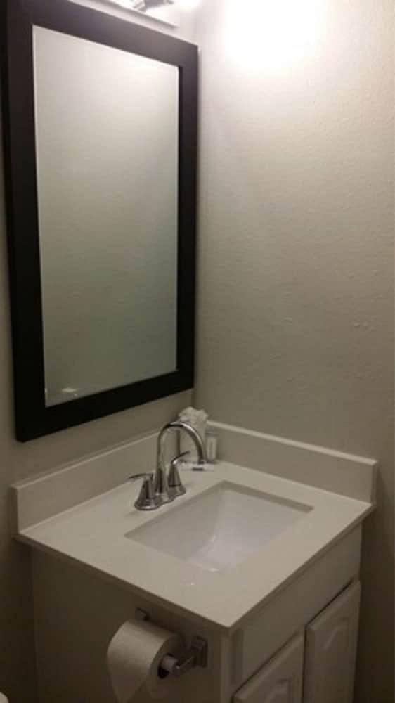 Econo Lodge Inn & Suites Abilene East District photo 23