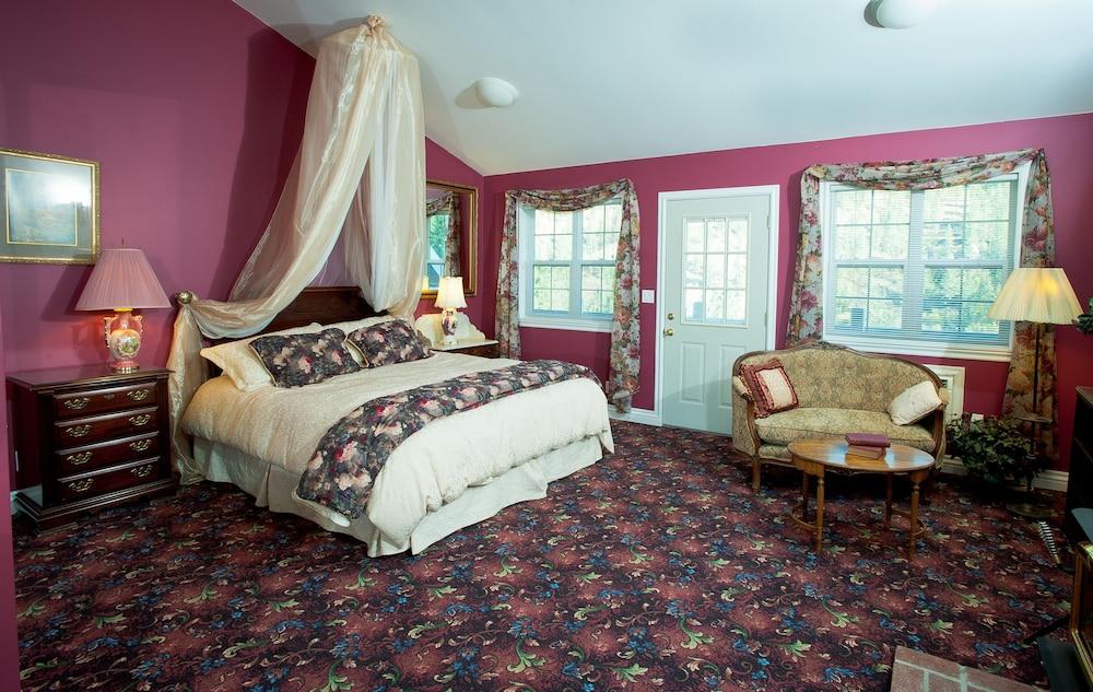 Hearthstone Elegant Lodge by the River photo 6