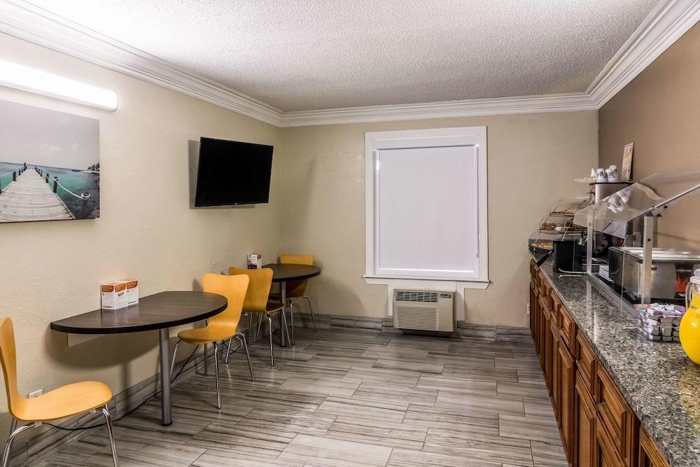 Quality Inn Pensacola North photo 21