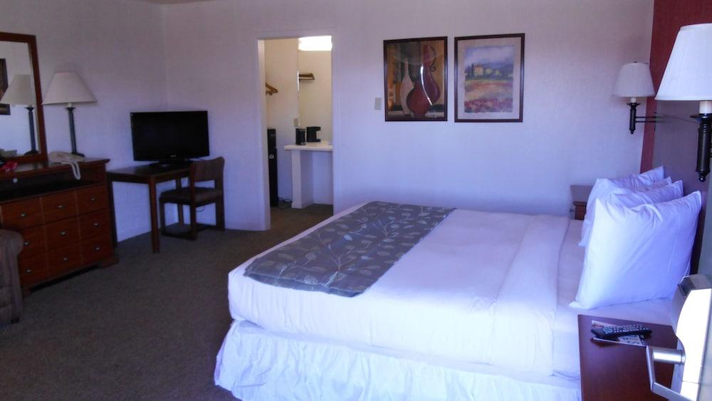 Econo Lodge Inn & Suites Abilene East District photo 5