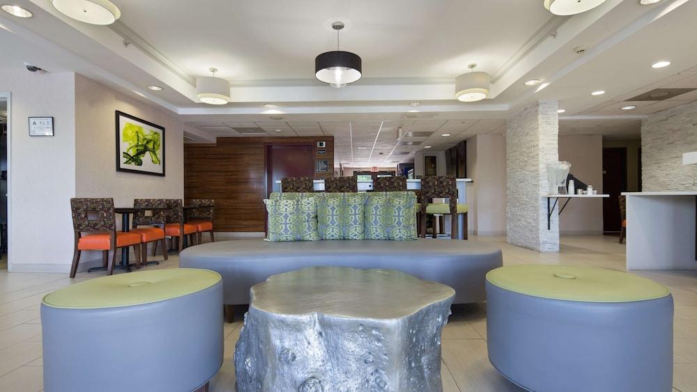 Best Western Plus Huntersville Inn & Suites Near Lake Norman photo 2