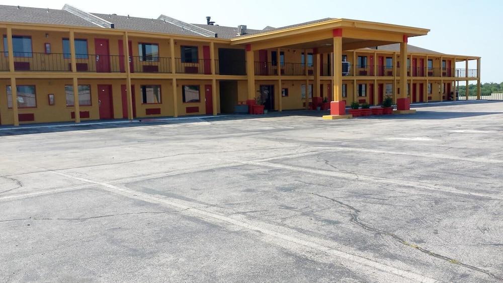 Park Hill Inn and Suites photo 1