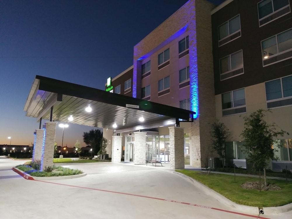 Holiday Inn Express & Suites Dallas Northeast - Arboretum by IHG photo 2