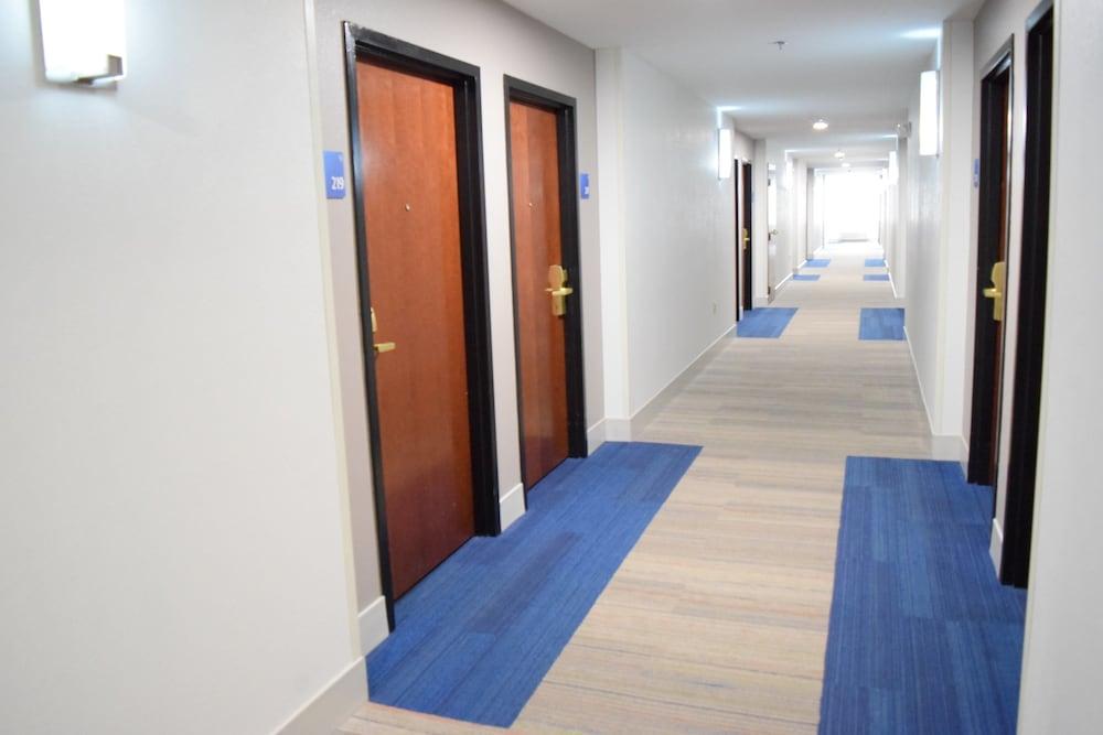 Holiday Inn Express Hotel & Suites West I 10 by IHG photo 28