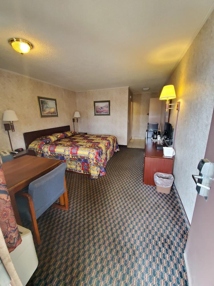 Richmond Inn & Suites photo 15