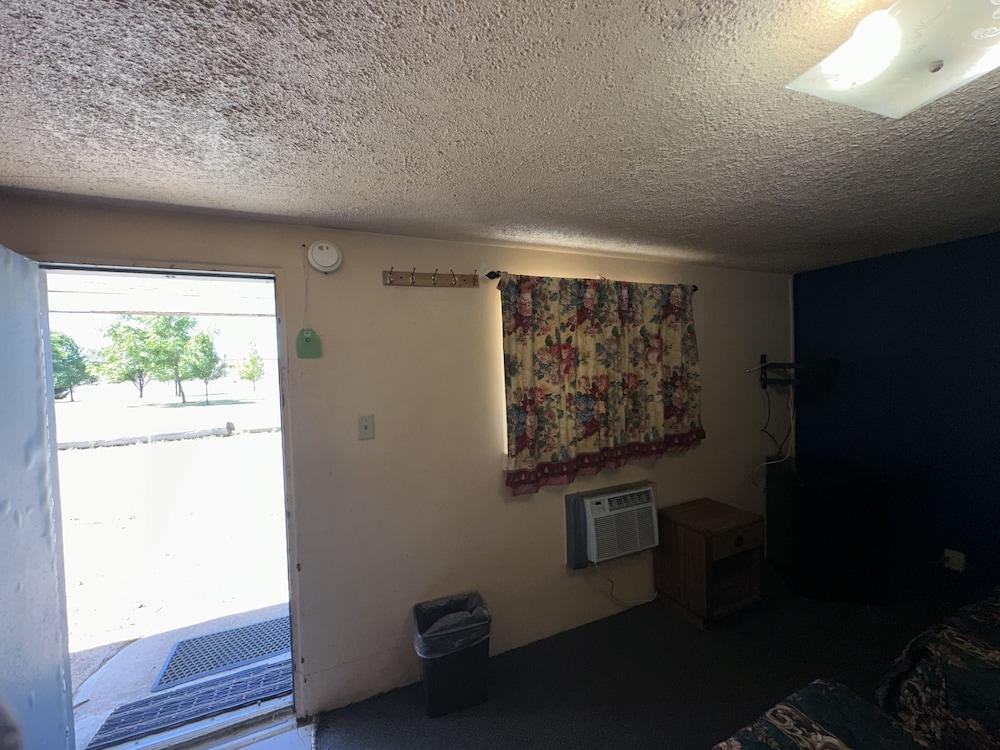 Crestview Motel Inc photo 5