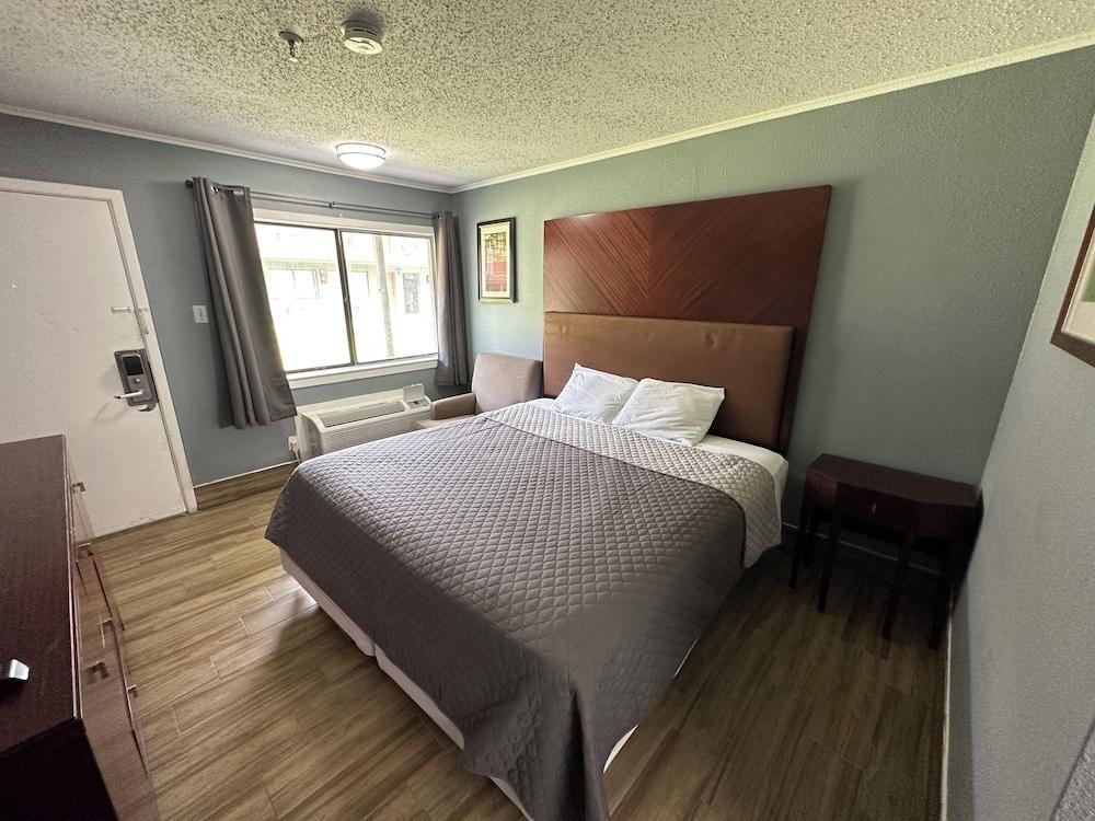 Studio Suites photo 12