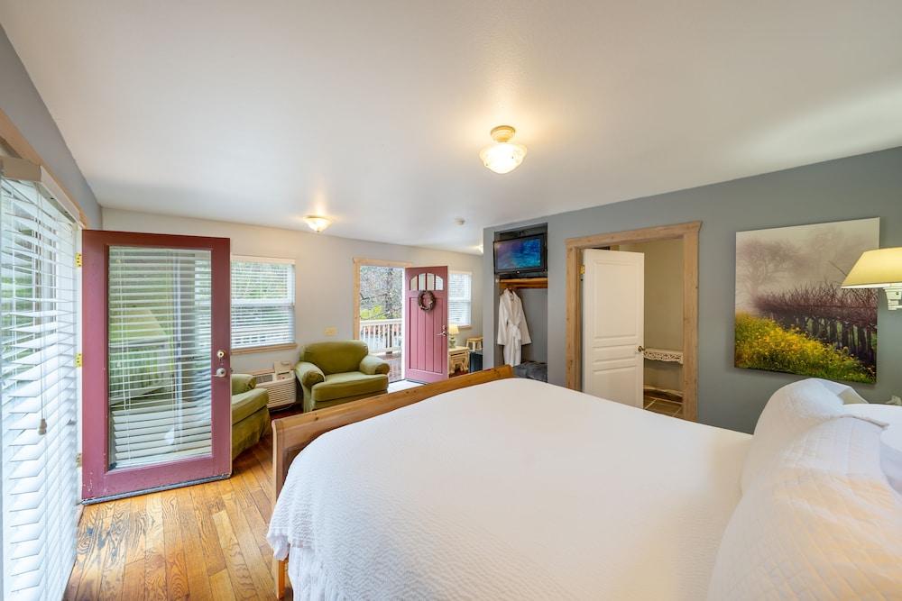 Aurora Park Cottages photo 28