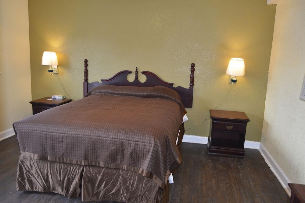 Regency Inn photo 3