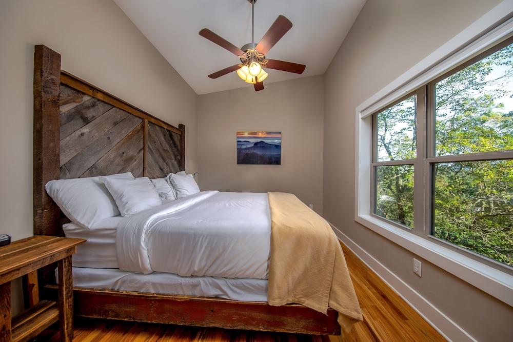Pilot Cove Forest Lodging photo 5