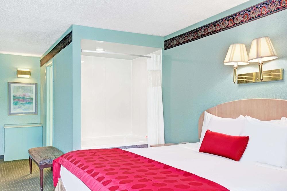 Ramada by Wyndham Parsippany photo 5
