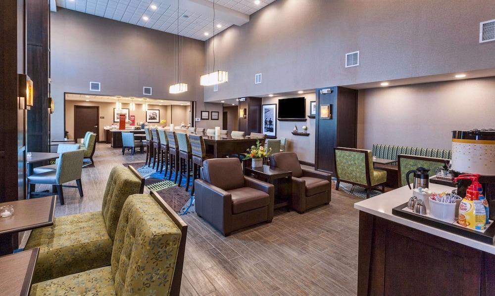 Hampton Inn & Suites Duluth North/Mall Area photo 29