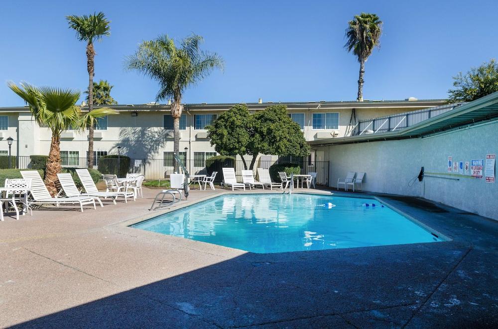 Ramada by Wyndham Merced photo 27