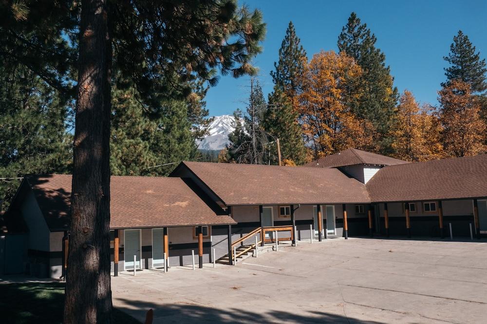 Summit View Inn photo 43