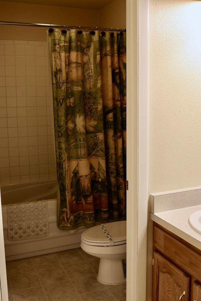 Rocky Mountain Lodge photo 21