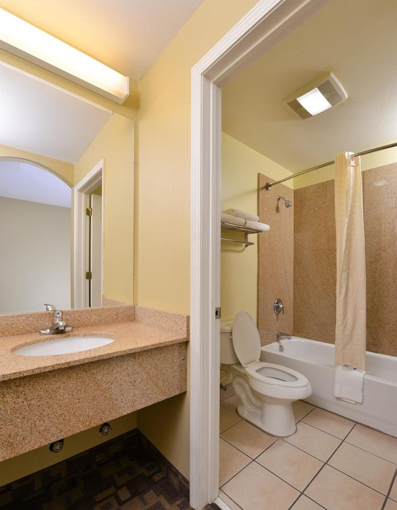 Americas Best Value Inn & Suites University Ave photo 13