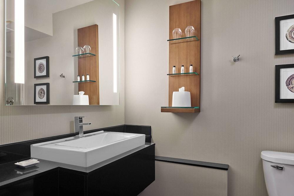 Delta Hotels by Marriott Milwaukee Northwest photo 26