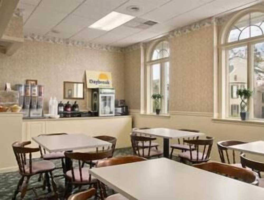 Days Inn by Wyndham Waynesboro photo 15