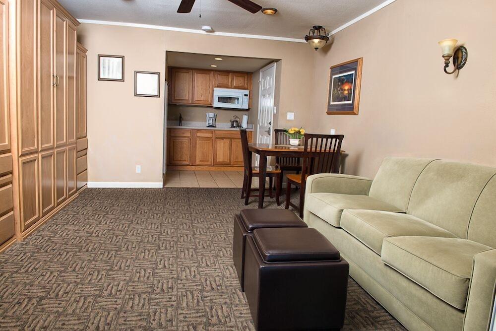 Beachcomber Inn photo 62