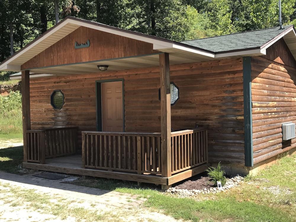 Bullwinkles Rustic Lodge photo 2