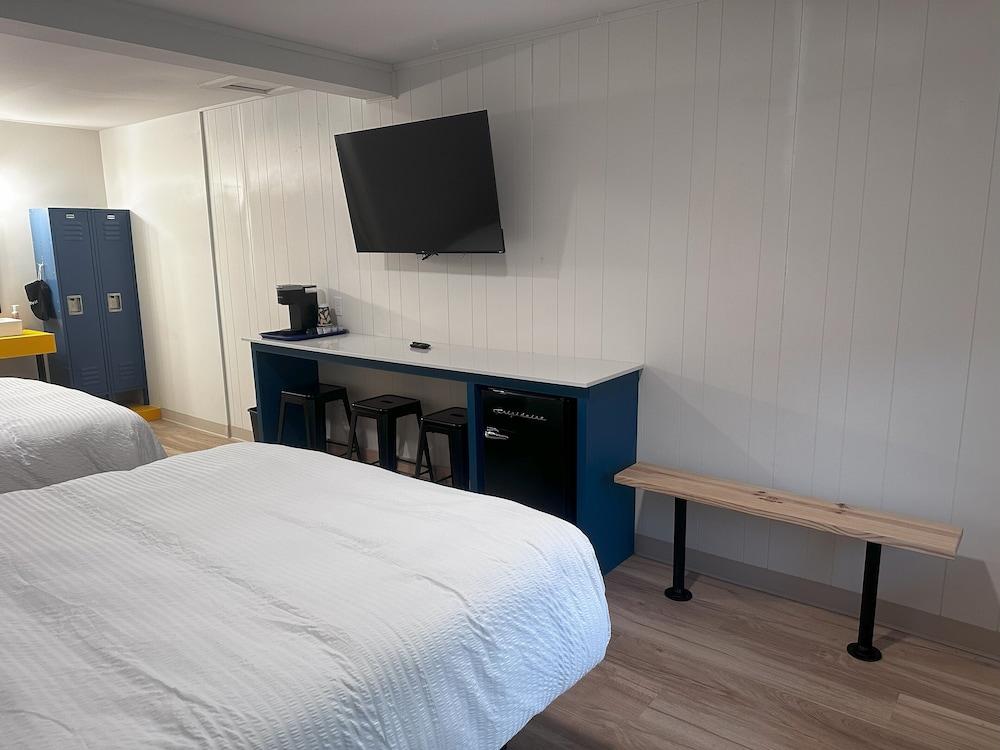 HomeField Inn. photo 34