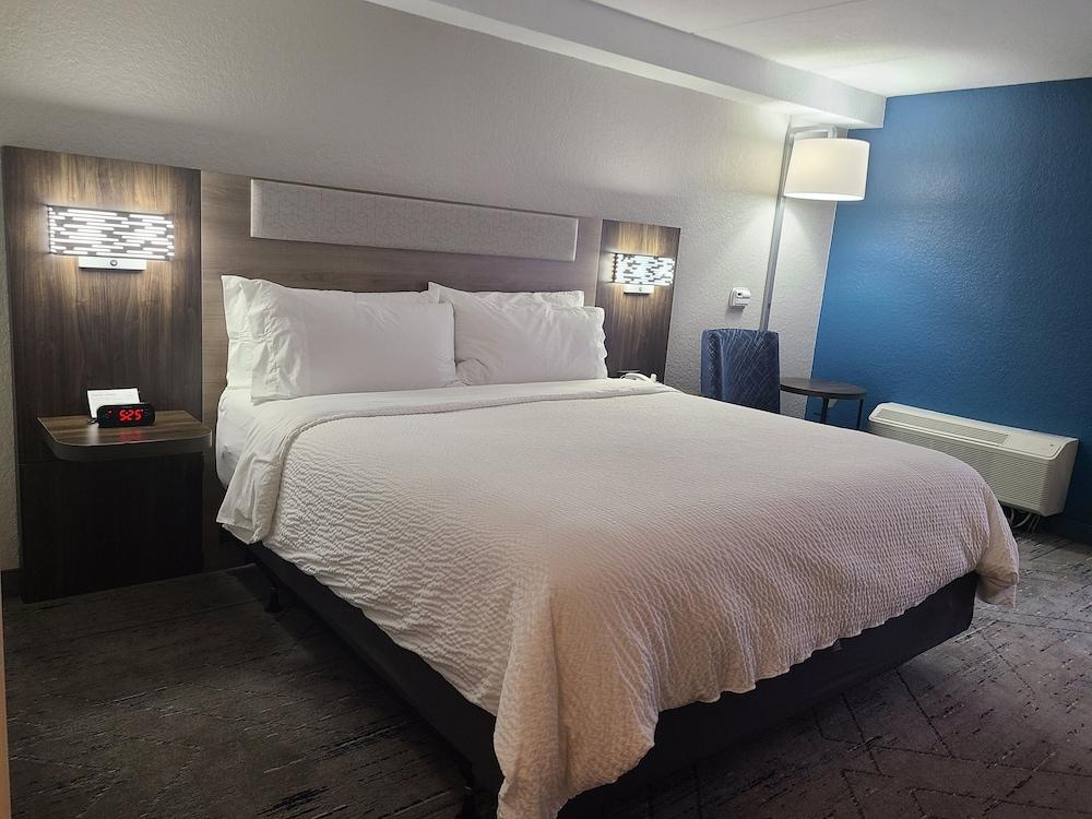 Holiday Inn Express & Suites Ft. Lauderdale N - Exec Airport by IHG photo 16