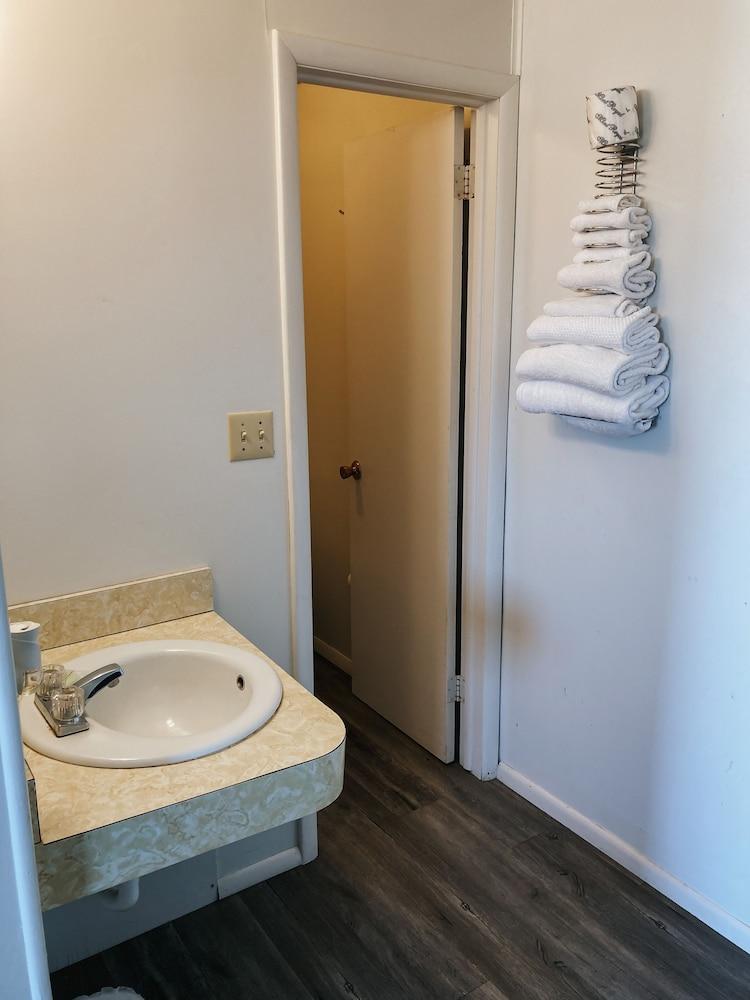 Wastabound Motels LLC photo 4
