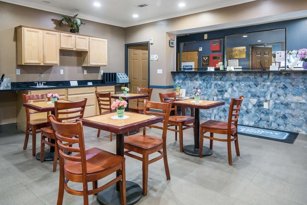 Rodeway Inn Carrollton I-35E photo 26