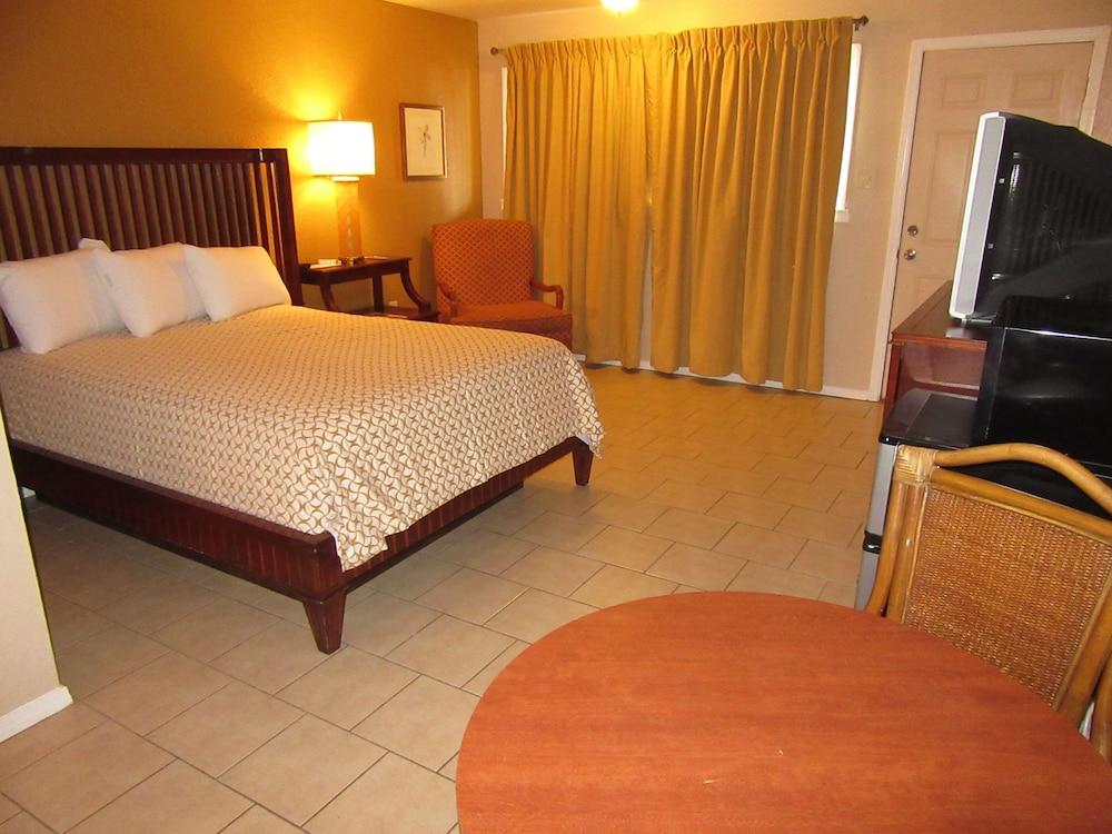 El Patio Inn photo 17