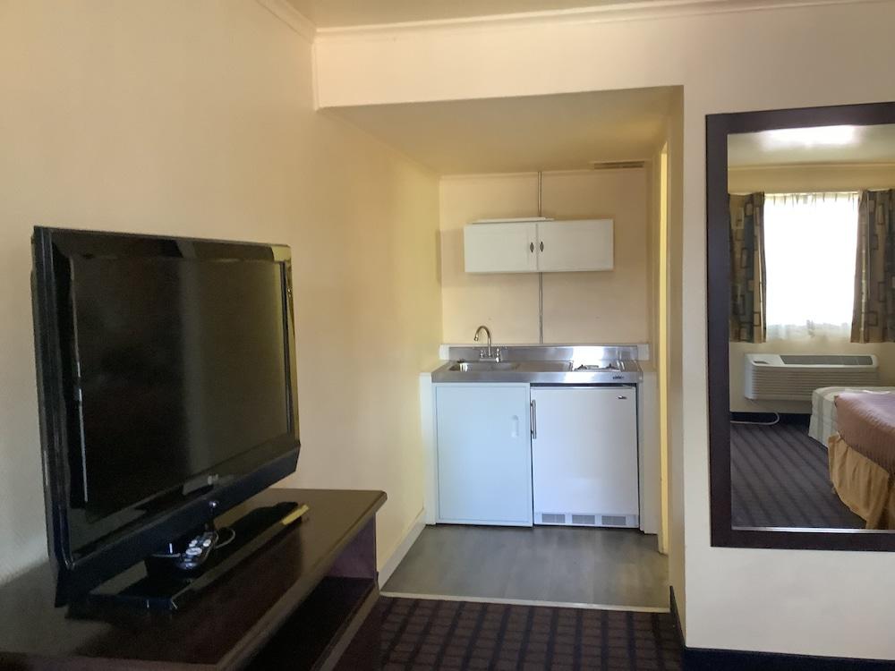 Silver Spur Vintage Inn & Suites photo 26