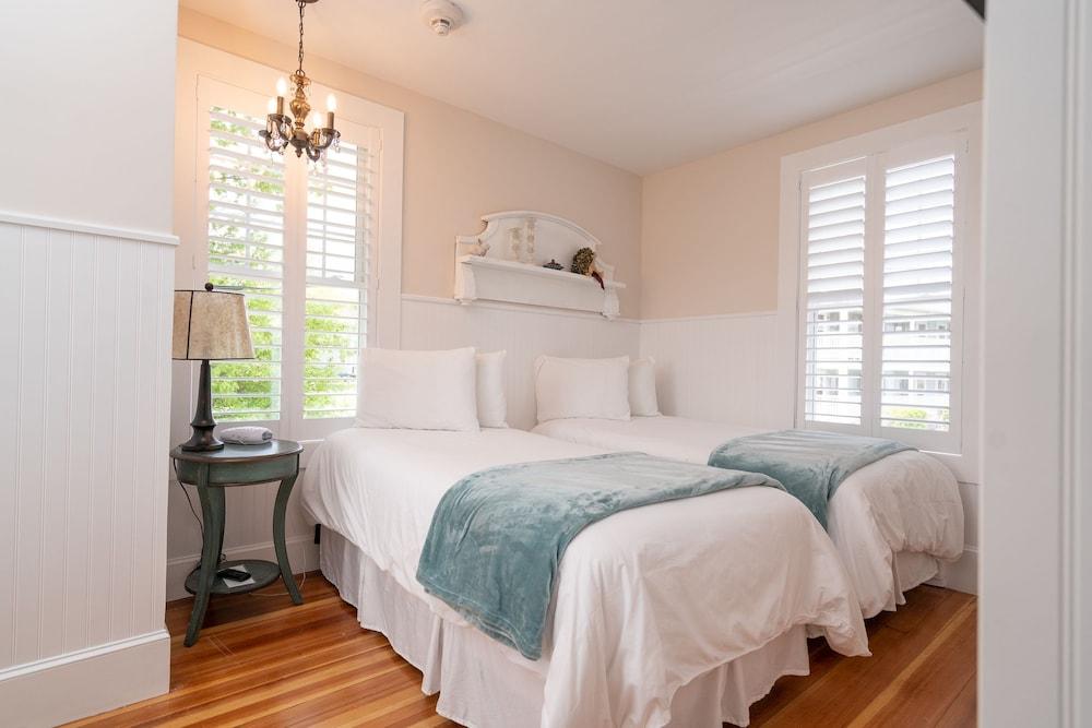 Marginal Way House Hotel photo 19