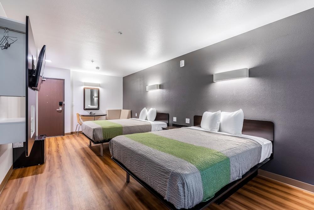 Motel 6 Austin, TX - Airport photo 8