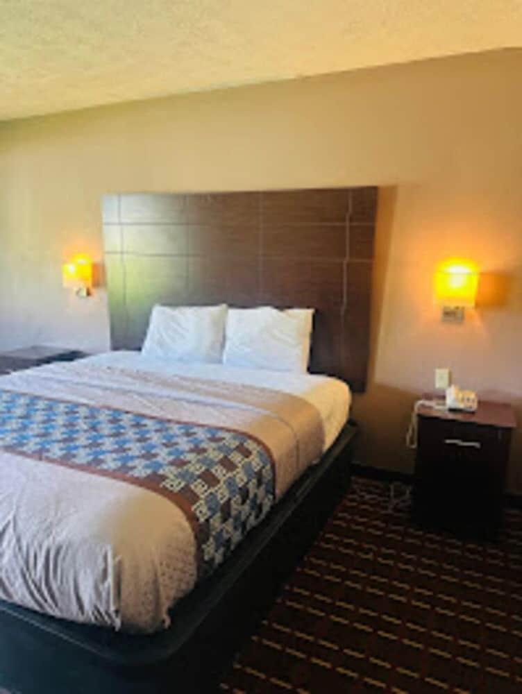 GOVERNORS INN photo 3