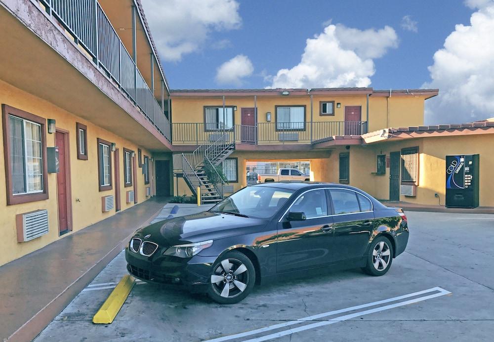 Satellite Motel photo 6