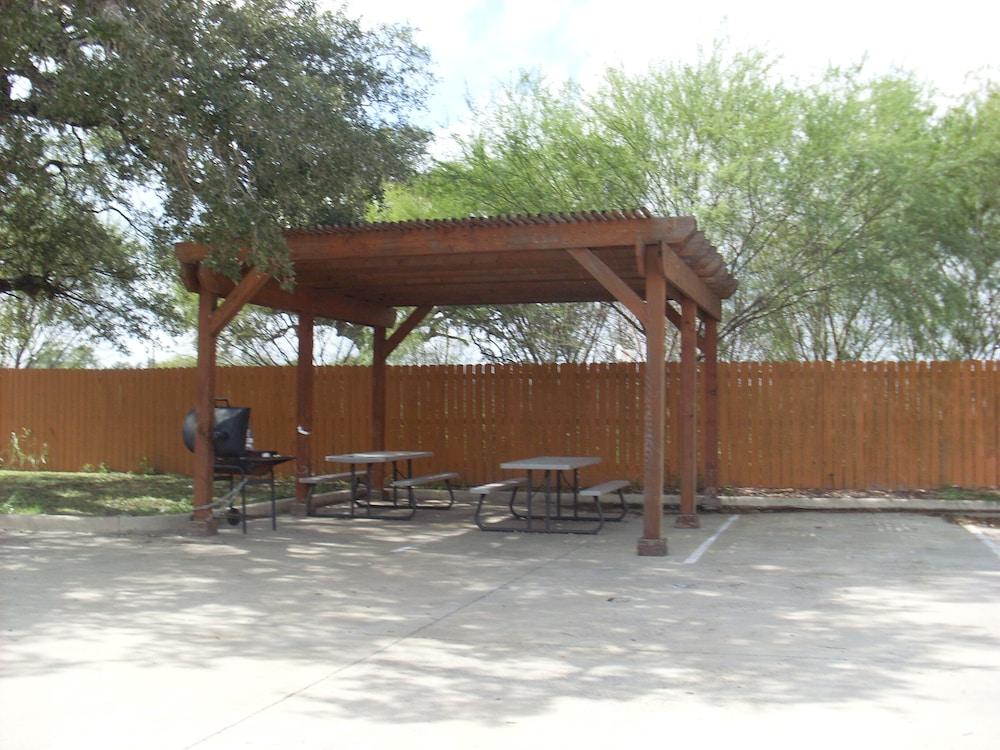 Microtel Inn & Suites by Wyndham Kenedy/Karnes City photo 41