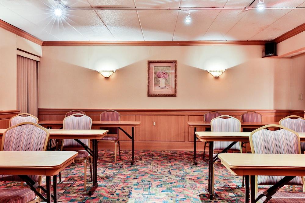 The View Inn & Suites photo 10