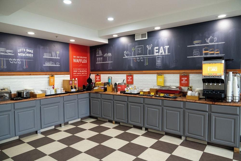 Hampton Inn Brattleboro photo 14